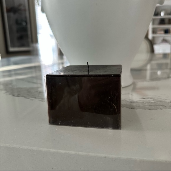 Donna Karan Black Cashmere Square Candle - Picture 8 of 14